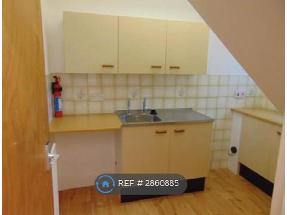 Property photo 3 of 7 Kitchen