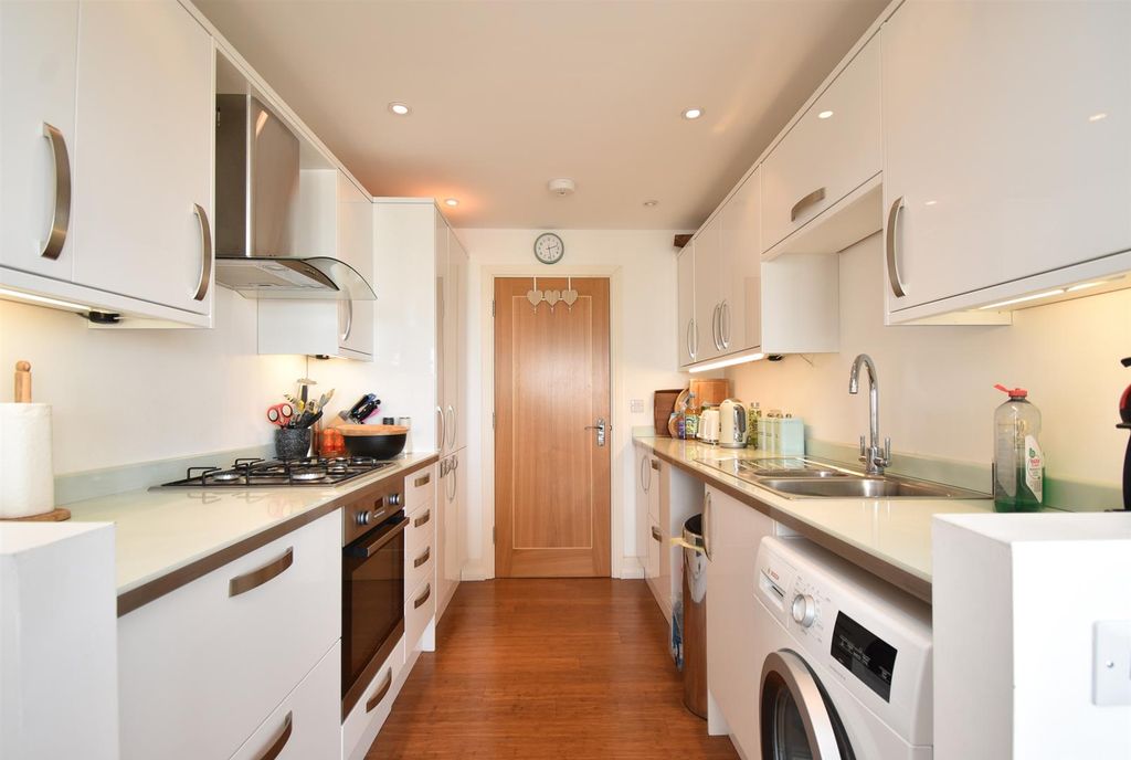 Additional image 19 of 2 bed flat for saleRock-A-Nore Road, Hastings TN34