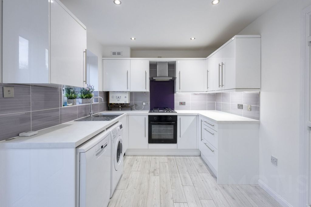 Property photo 3 of 11 Photo 4