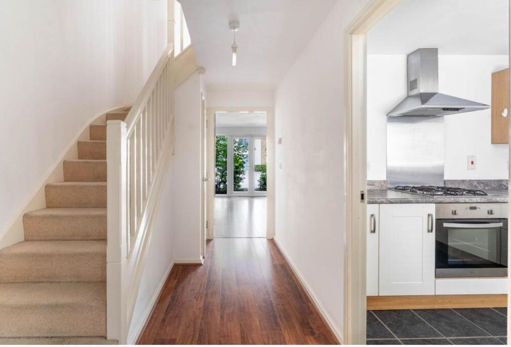Property photo 3 of 10 Hallway.Png