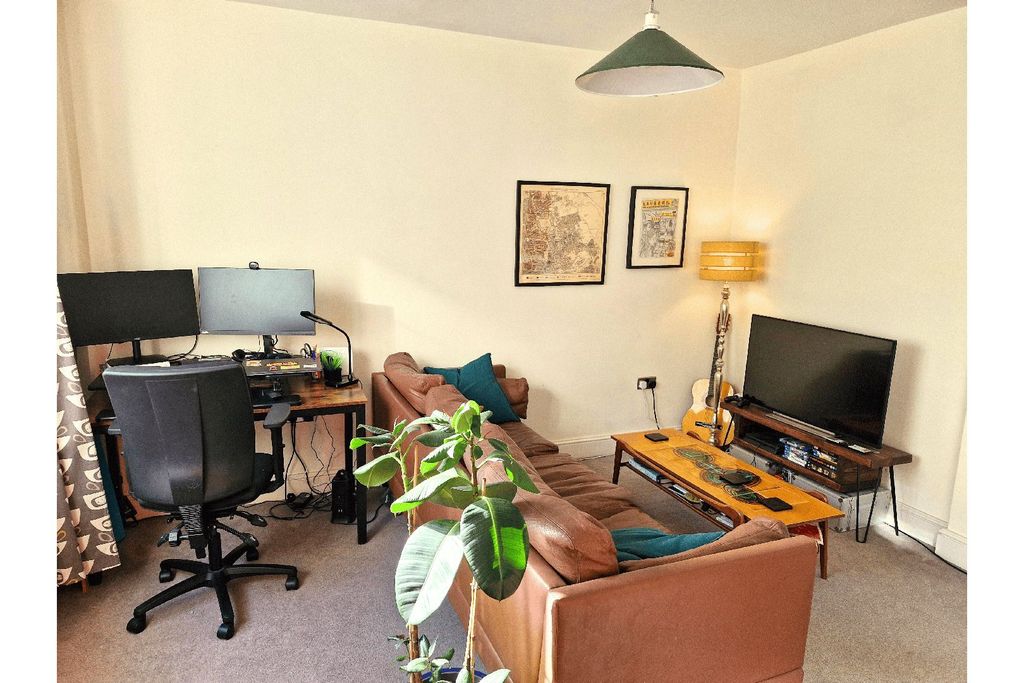 Property photo 3 of 9 Lounge