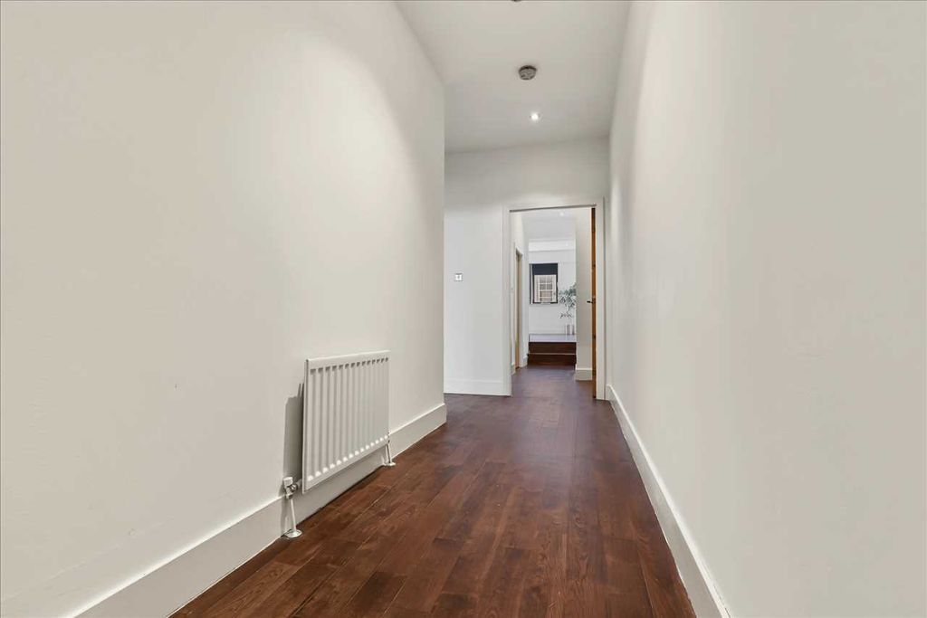 Property photo 3 of 27