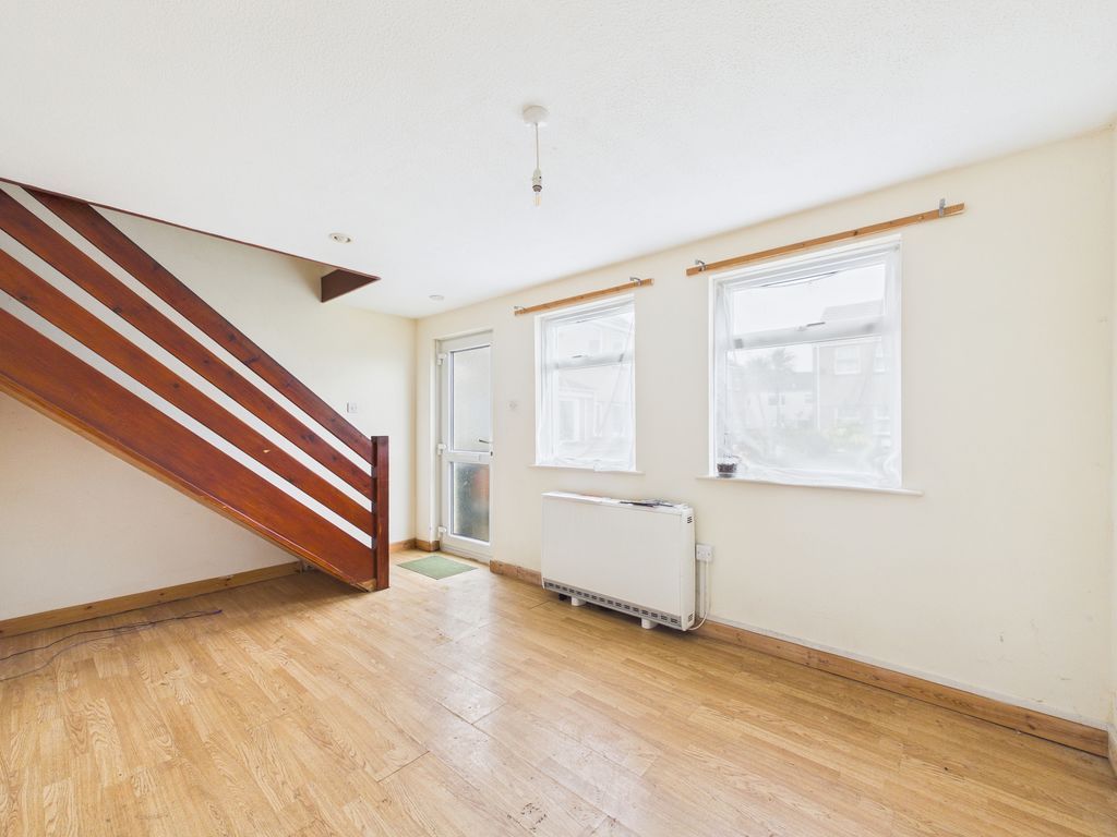 Property photo 3 of 10 Lounge