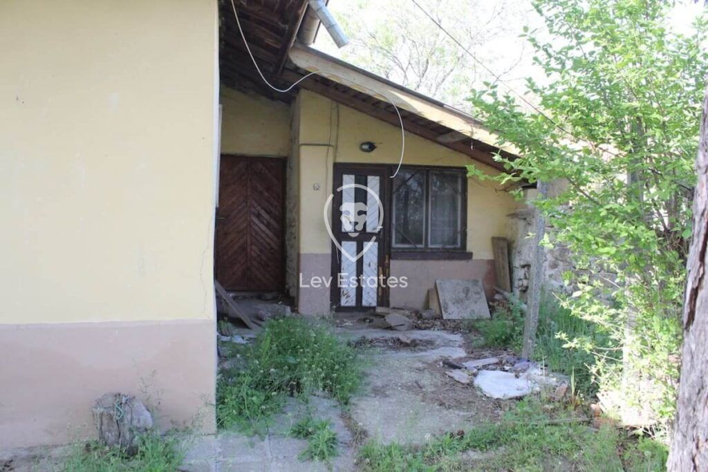 Property photo 3 of 12