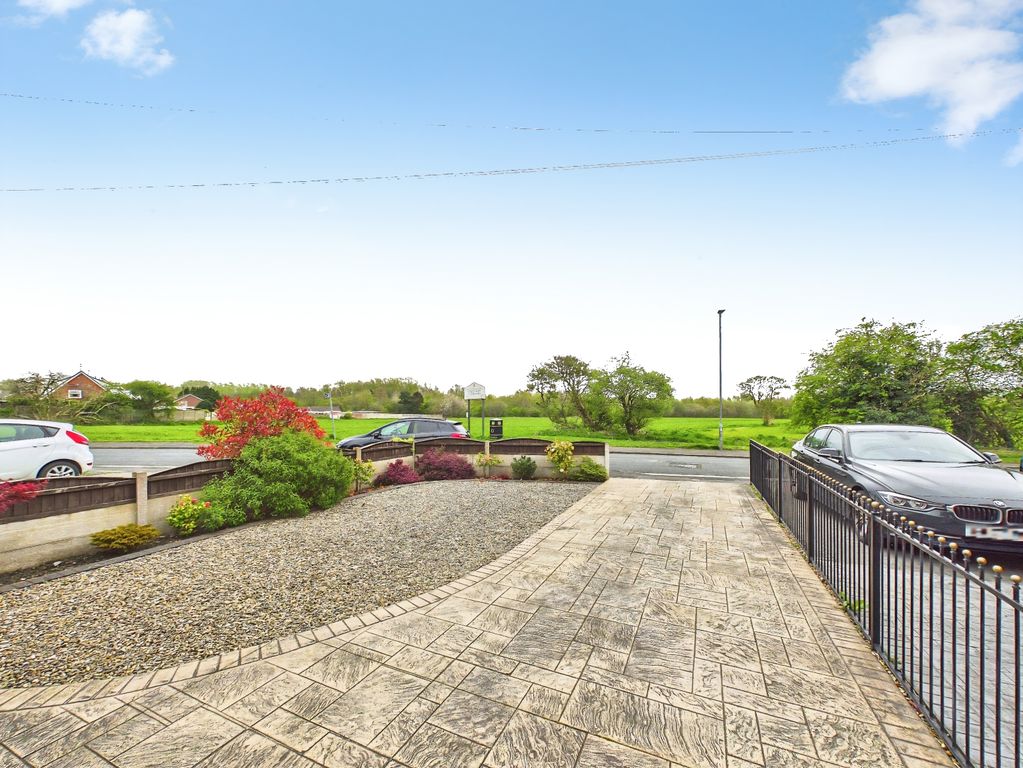 Property photo 2 of 27