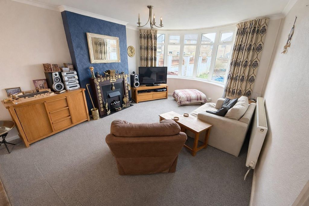 Property photo 2 of 16 Lounge.Jpg