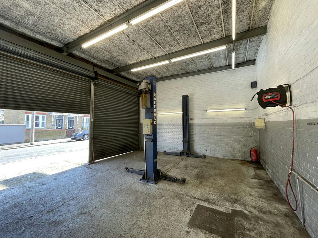 Property photo 3 of 20 378 Forest 7.Jpg