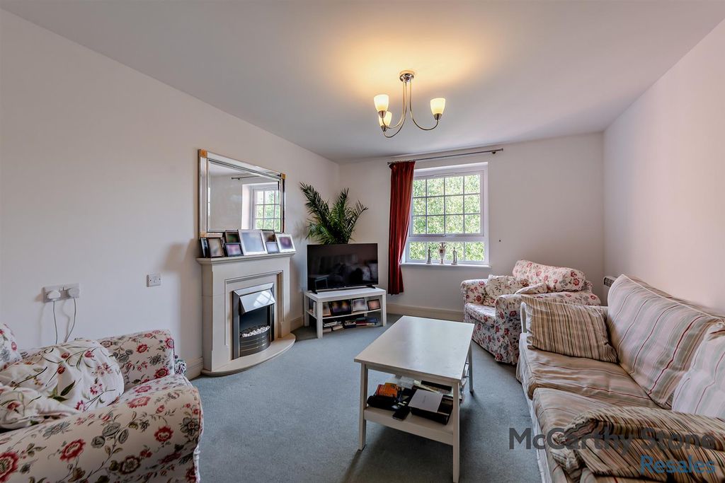 Property photo 2 of 28 8660879-Interior01-800.Jpg