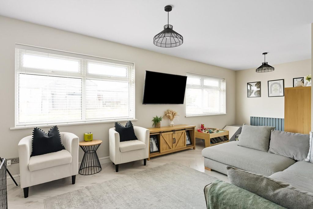 Property photo 3 of 25