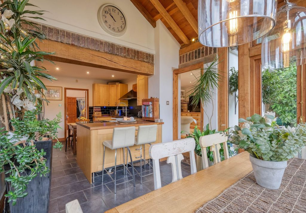 Property photo 2 of 29