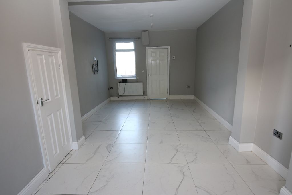 Property photo 3 of 8 Picture No. 06