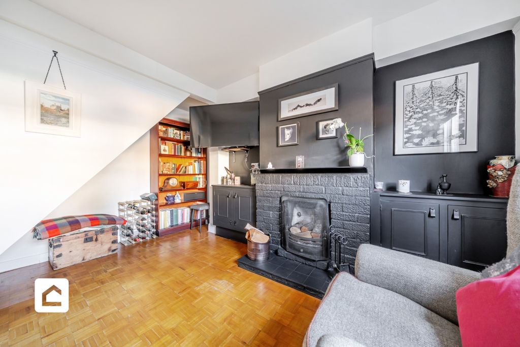 Property photo 3 of 18 4