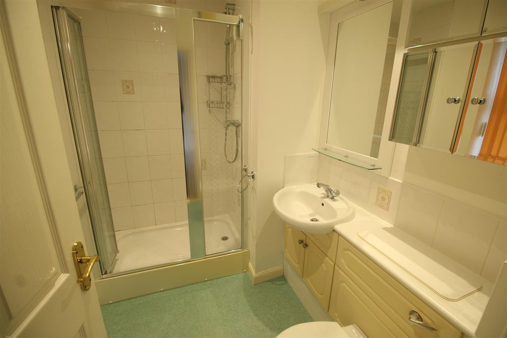 2 bed flat for saleTrinity Mews, Darlington DL3 photo 5