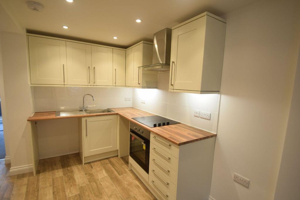 Property photo 3 of 7 Kitchen