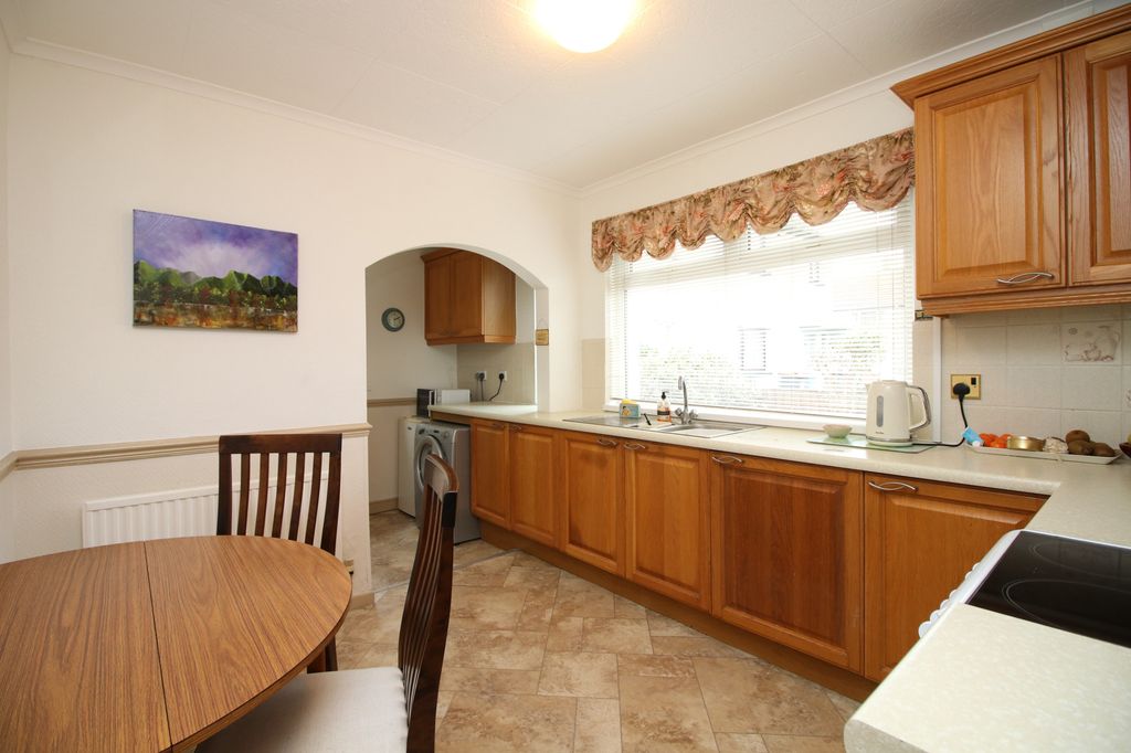Property photo 2 of 27