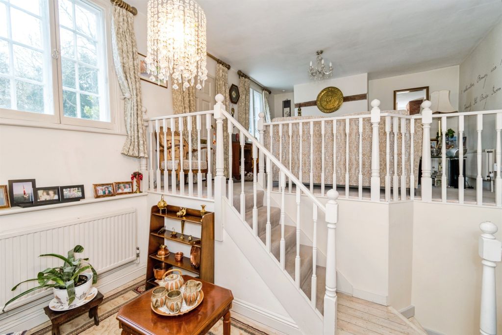 Property photo 3 of 27