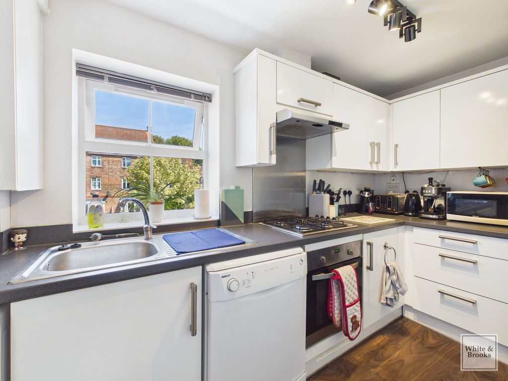 Property photo 3 of 16 Kitchen
