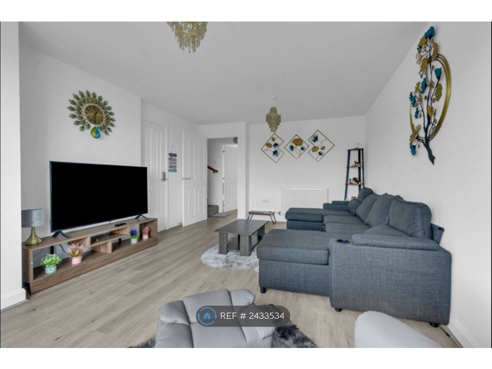 Property photo 1 of 13 Living Room