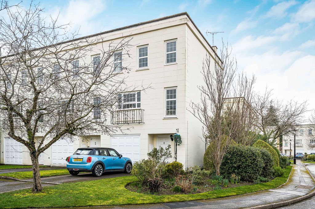 Property photo 2 of 23