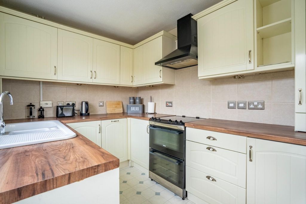 Property photo 3 of 15 Kitchen