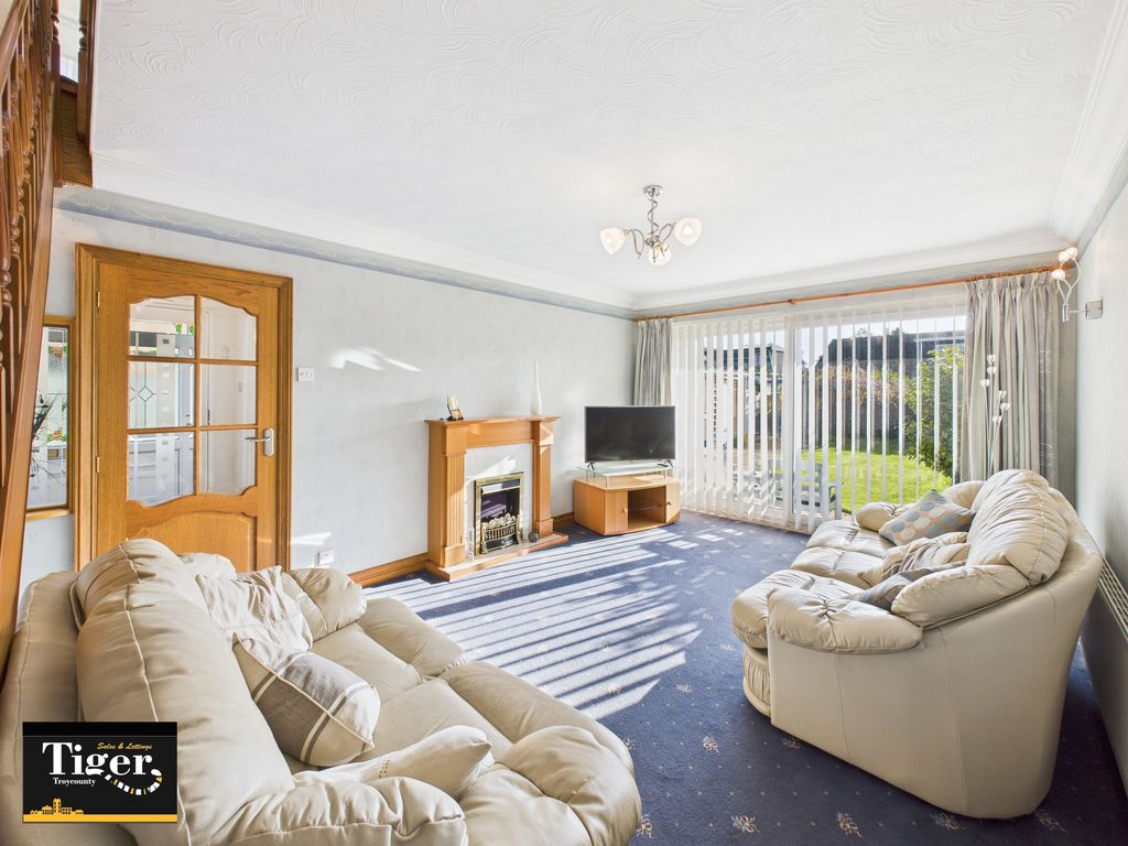 Property photo 3 of 30 Cam03440G0-Pr0449-Still037