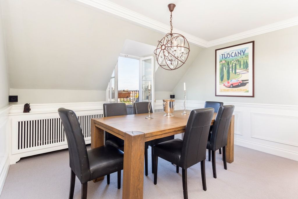 Property photo 3 of 10 Dining Area