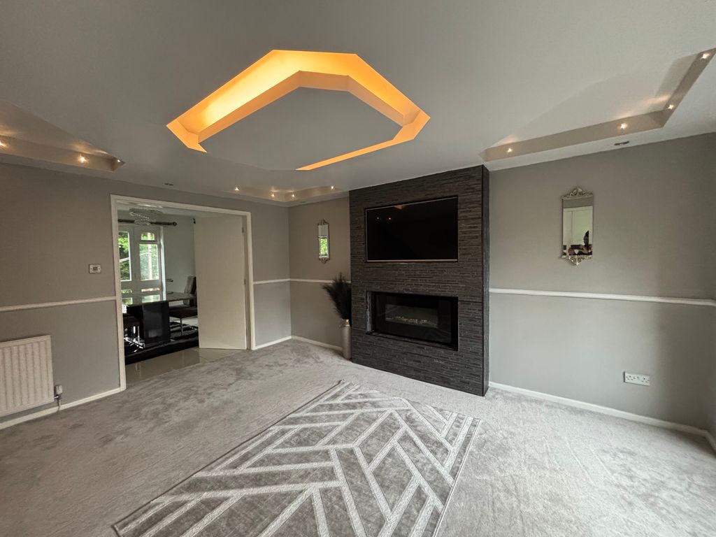 Property photo 1 of 20 Lounge Area 