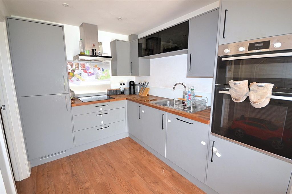 Property photo 2 of 24 39 (1).Png