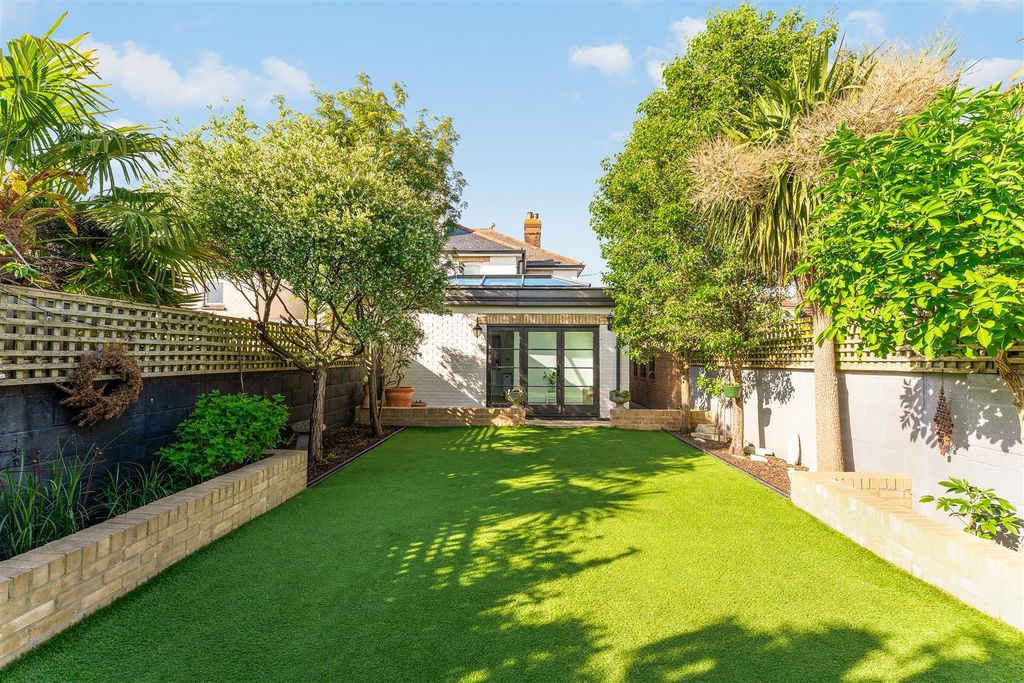Property photo 1 of 23