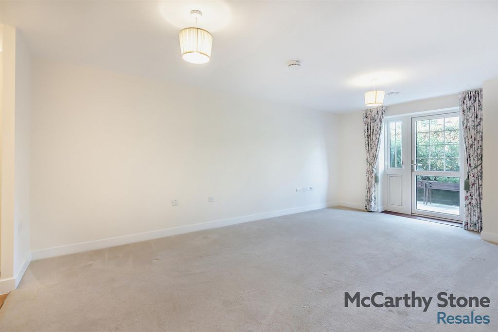 Property photo 2 of 29 8655579-Interior04-800.Jpg