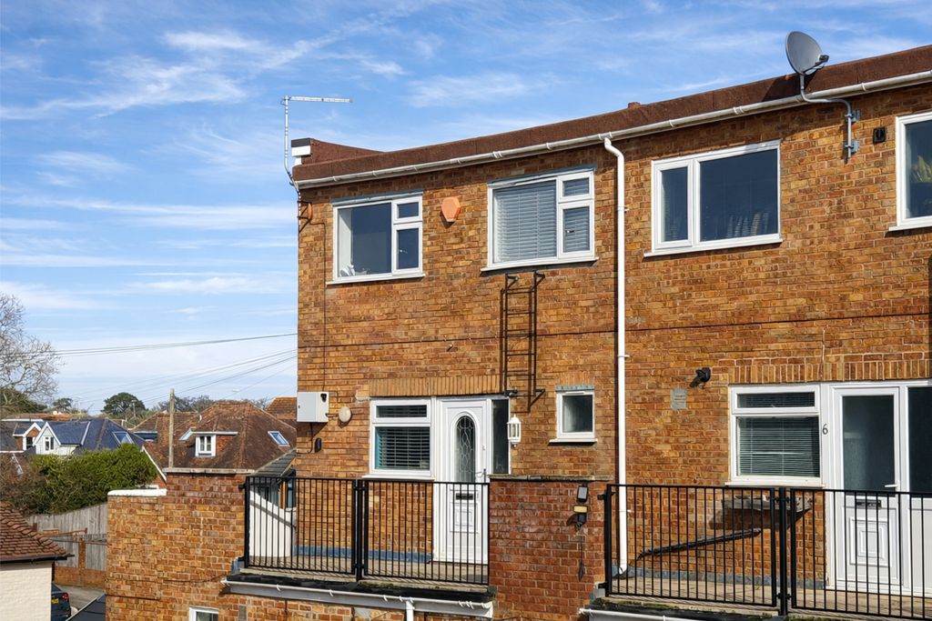 Property photo 1 of 9 7Pmc - Front