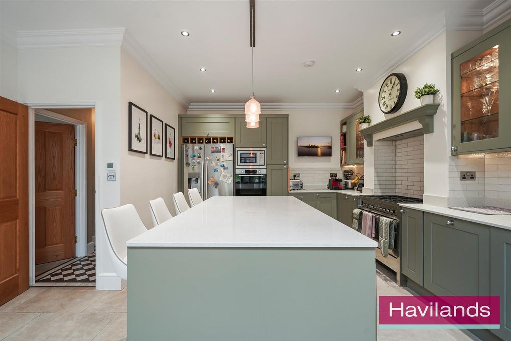 Property photo 2 of 23 Hillfield Park-17.Jpg