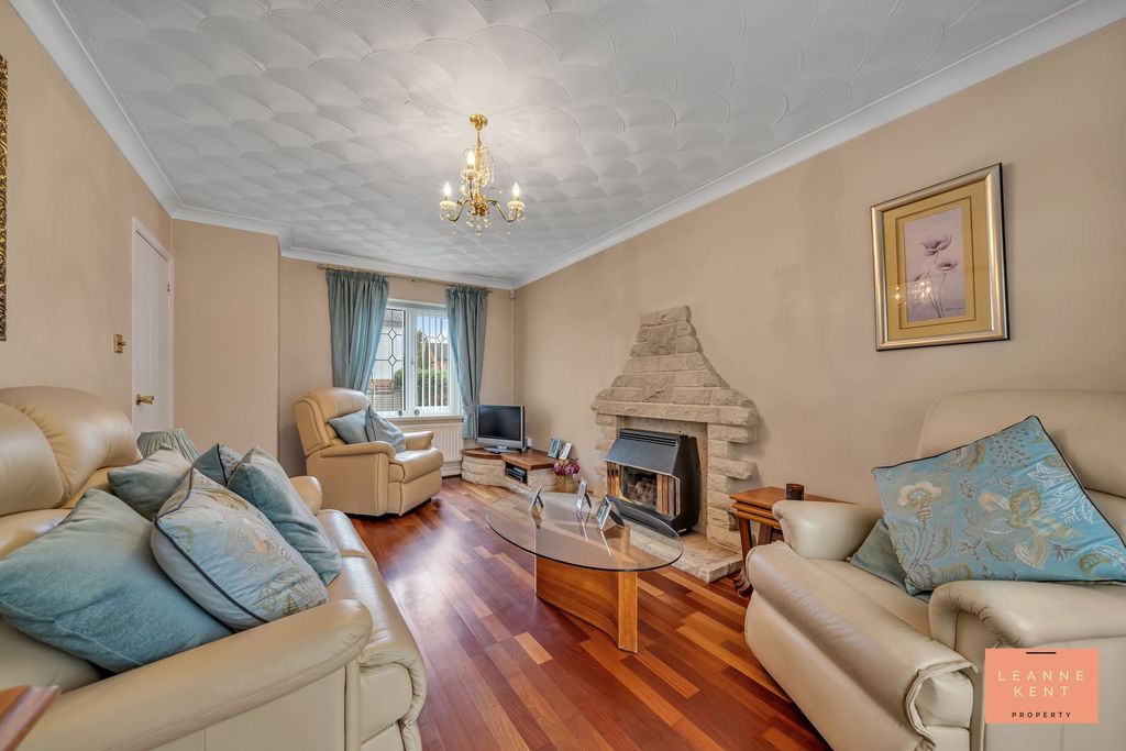 Property photo 2 of 40