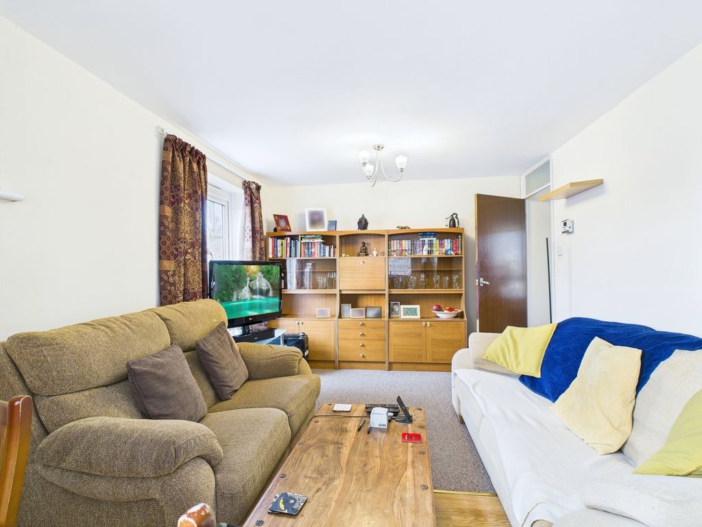 Property photo 3 of 6 Cam01909G0-Pr0461-Still010