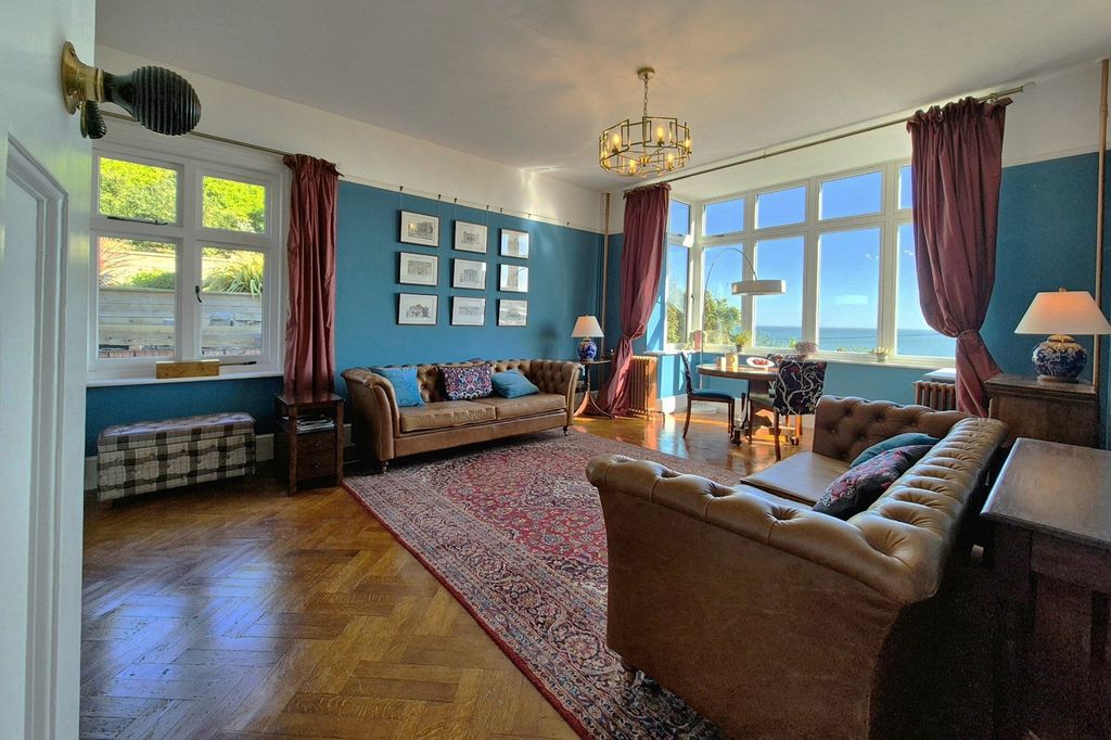 Property photo 3 of 31 Sitting Room