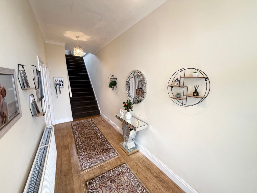 Property photo 2 of 48