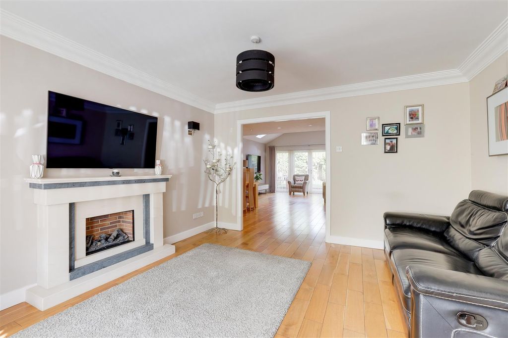 Property photo 3 of 28 220925_19.Jpg