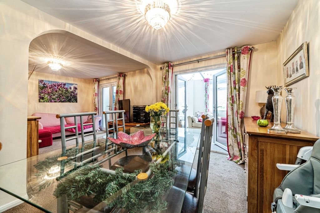 Property photo 2 of 19 Pbox-Img.Jpg