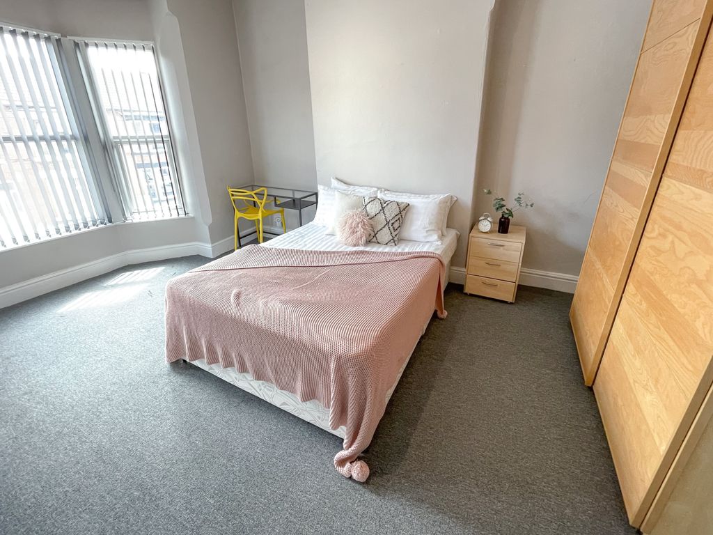 Property photo 2 of 11 File_009