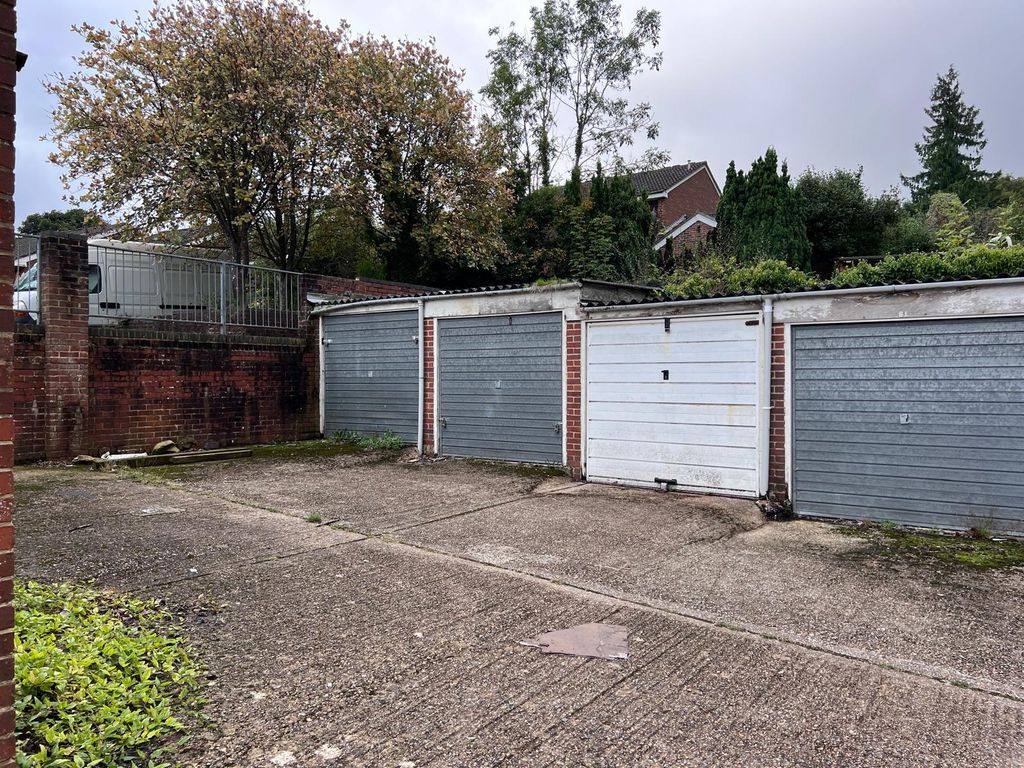 Property photo 1 of 5 E0d3Fe17-561B-47Ba-95Ab-A018Ab3c0040