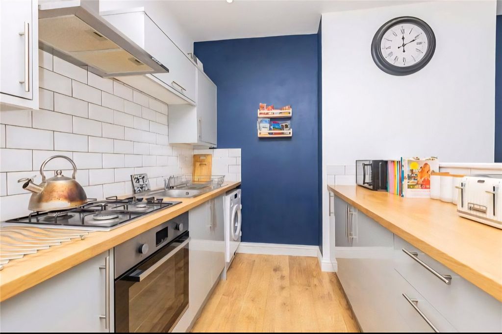 Property photo 2 of 8 Picture No. 10