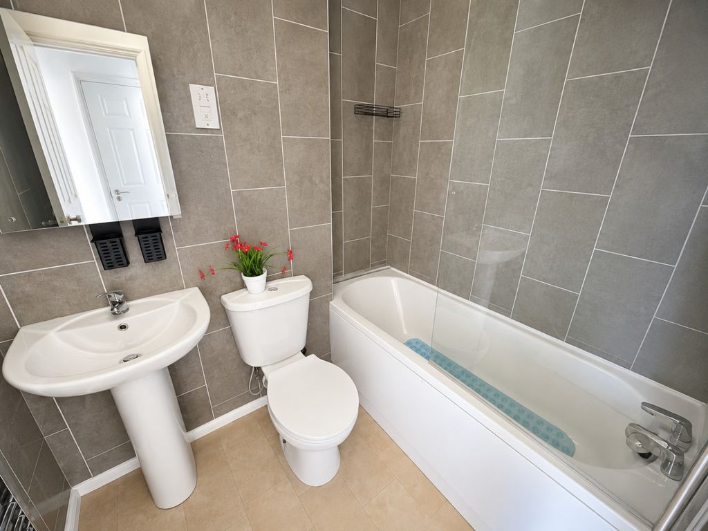 Property photo 3 of 7 5893812