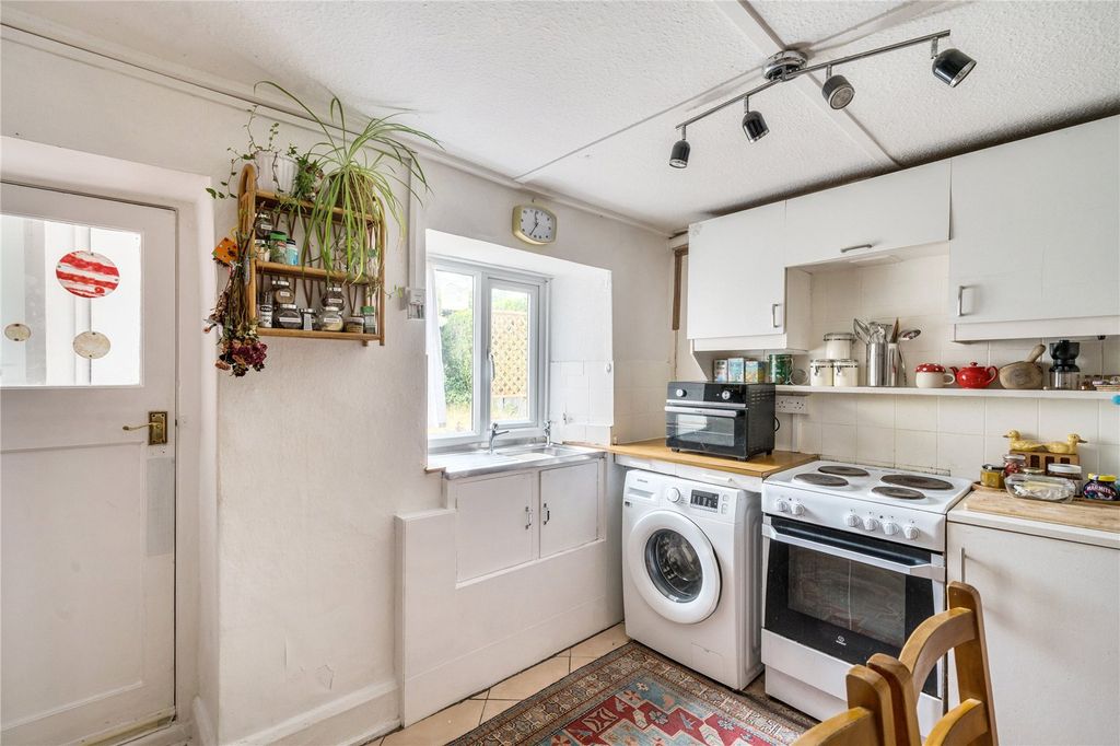 Property photo 2 of 9 Picture No. 11