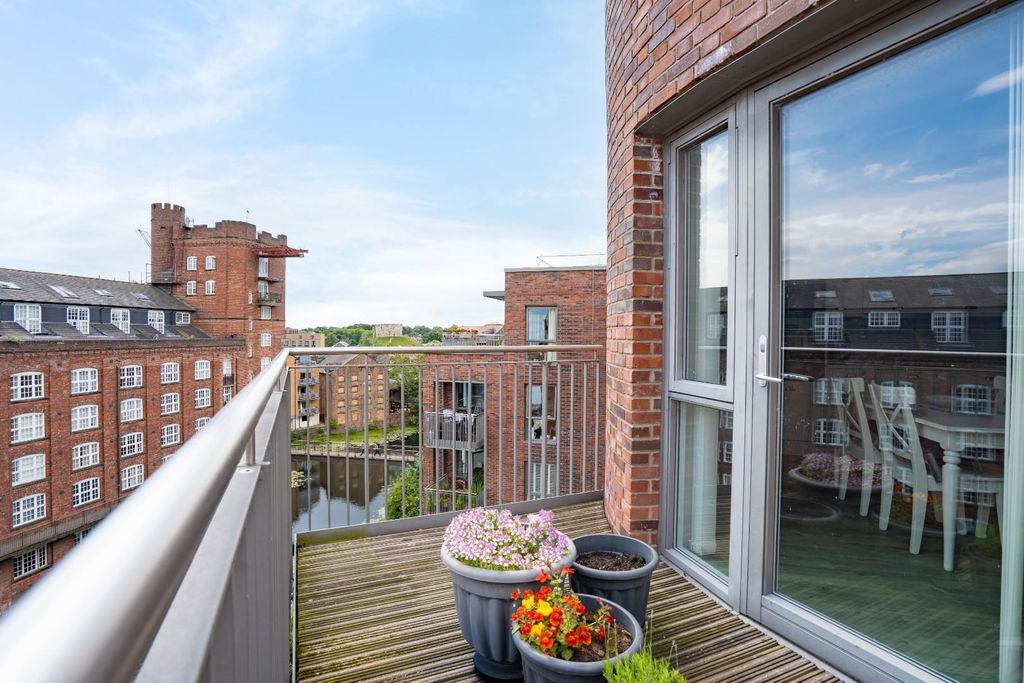 Property photo 2 of 16 Balcony