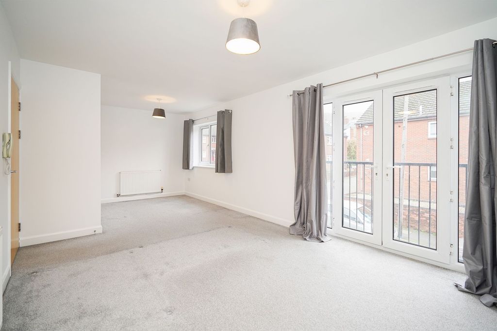 Property photo 2 of 8