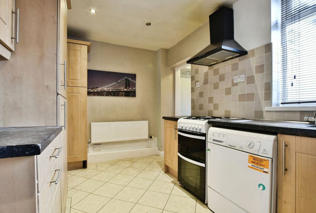 Property photo 2 of 8 Kitchen
