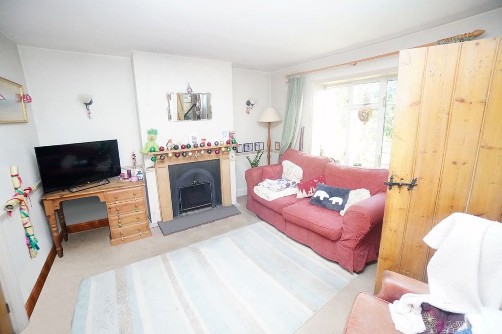 Property photo 2 of 11