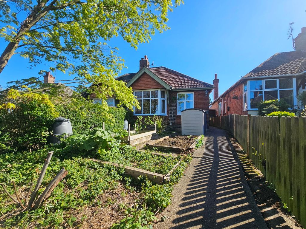 Property photo 1 of 11 Masefield Way