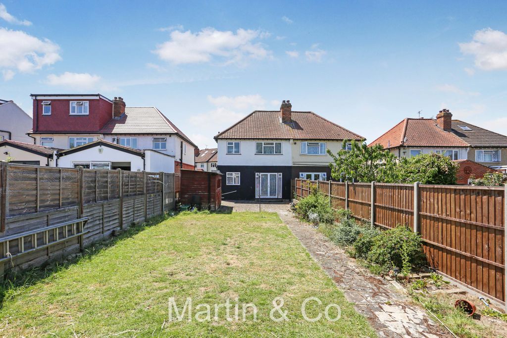 Property photo 3 of 14 1488579178 - 38 Poplar Road, Sm3 - 7