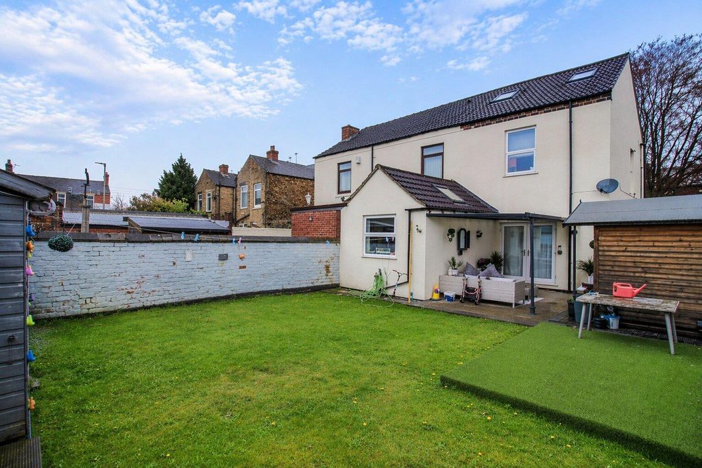 Property photo 1 of 14 Outside